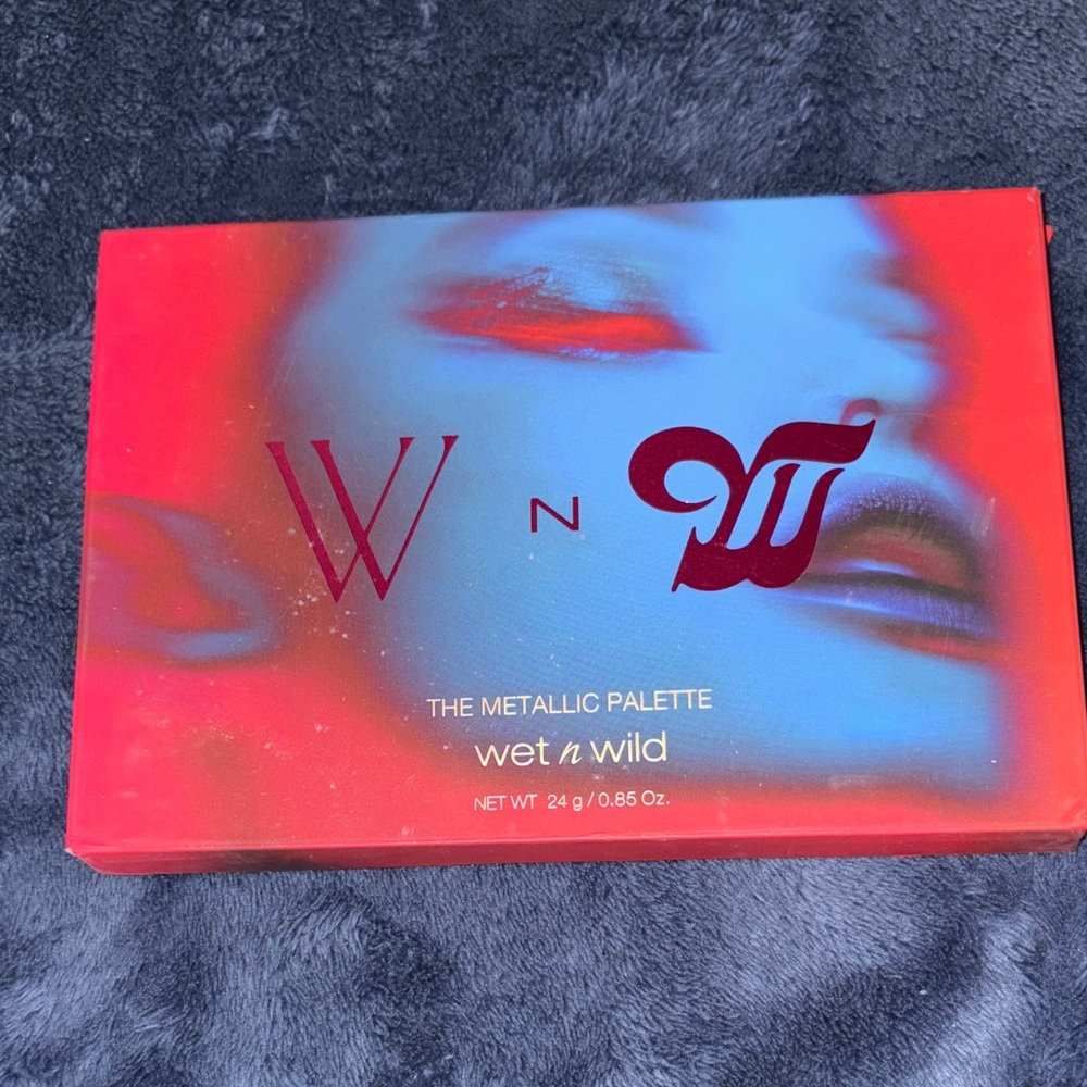 Wet n Wild Metallic Eyeshadow Palette in Red and Blue